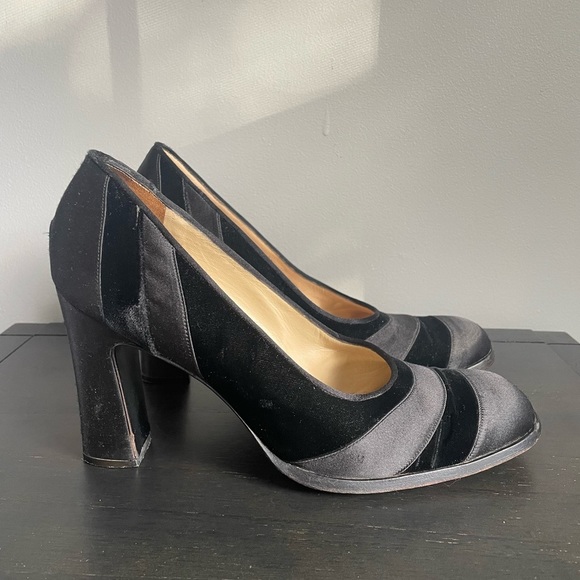Vintage Women’s Bottega Veneta Velvet Pumps - Picture 2 of 5
